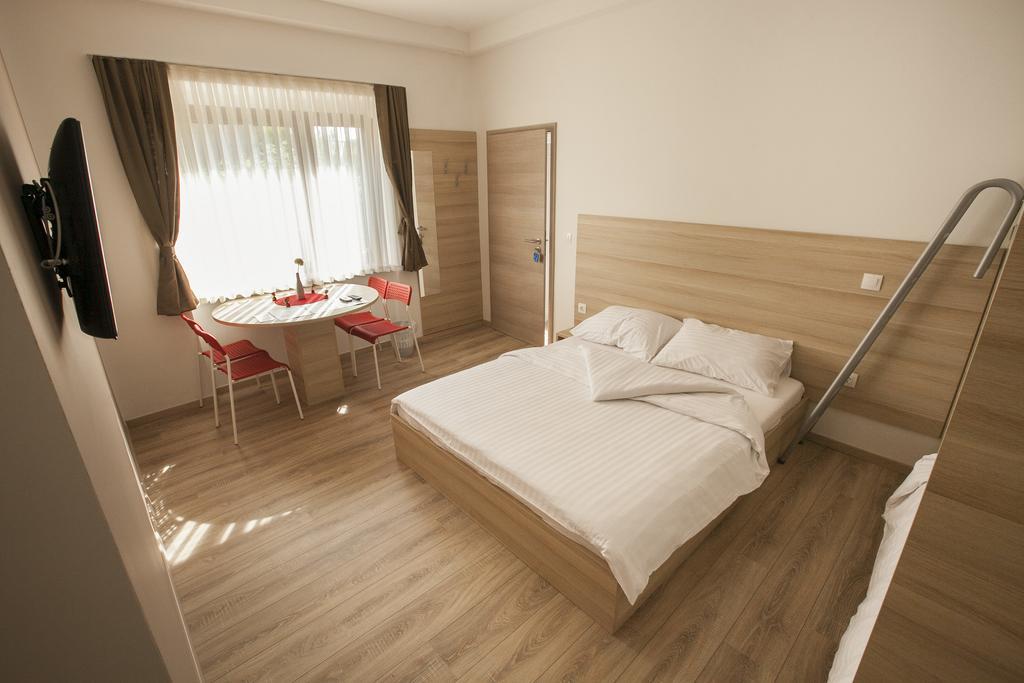 Sweet Dreams Rooms And Apartments Postojna Exterior photo